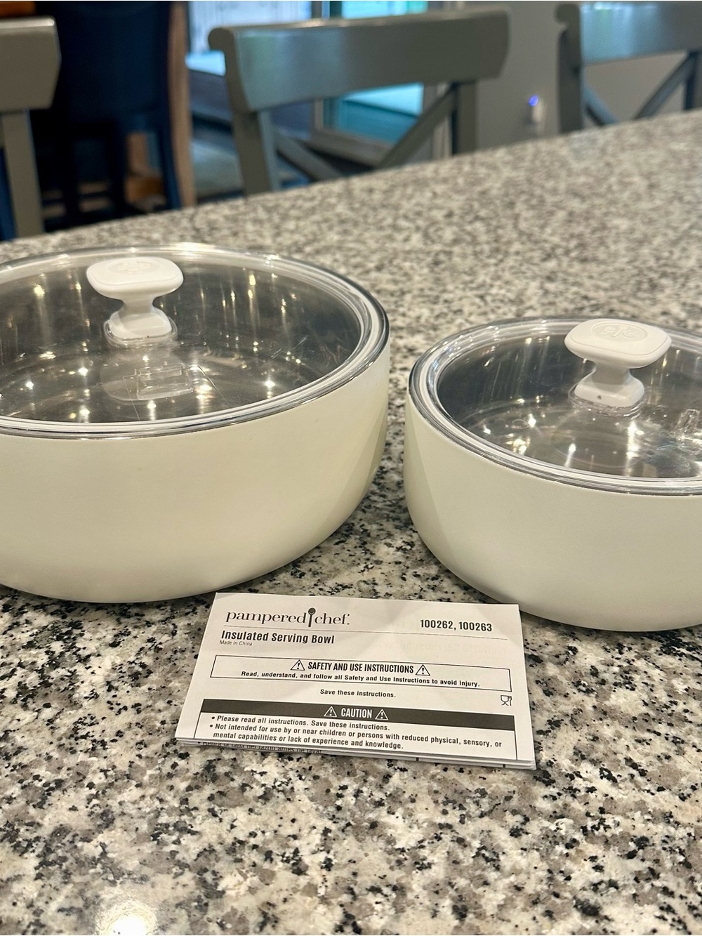 Pampered Chef Insulated Serving Bowls with Lids (Set of 2)-EUC - Picture 2 of 3